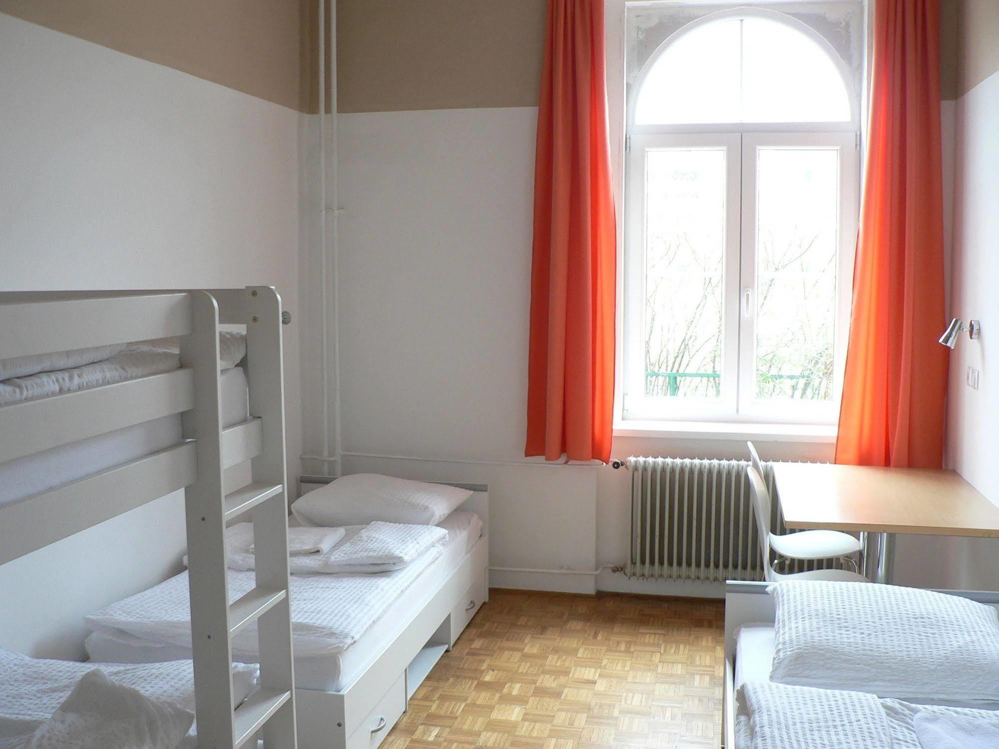 Hostel Dic Ljubljana Ngoại thất bức ảnh