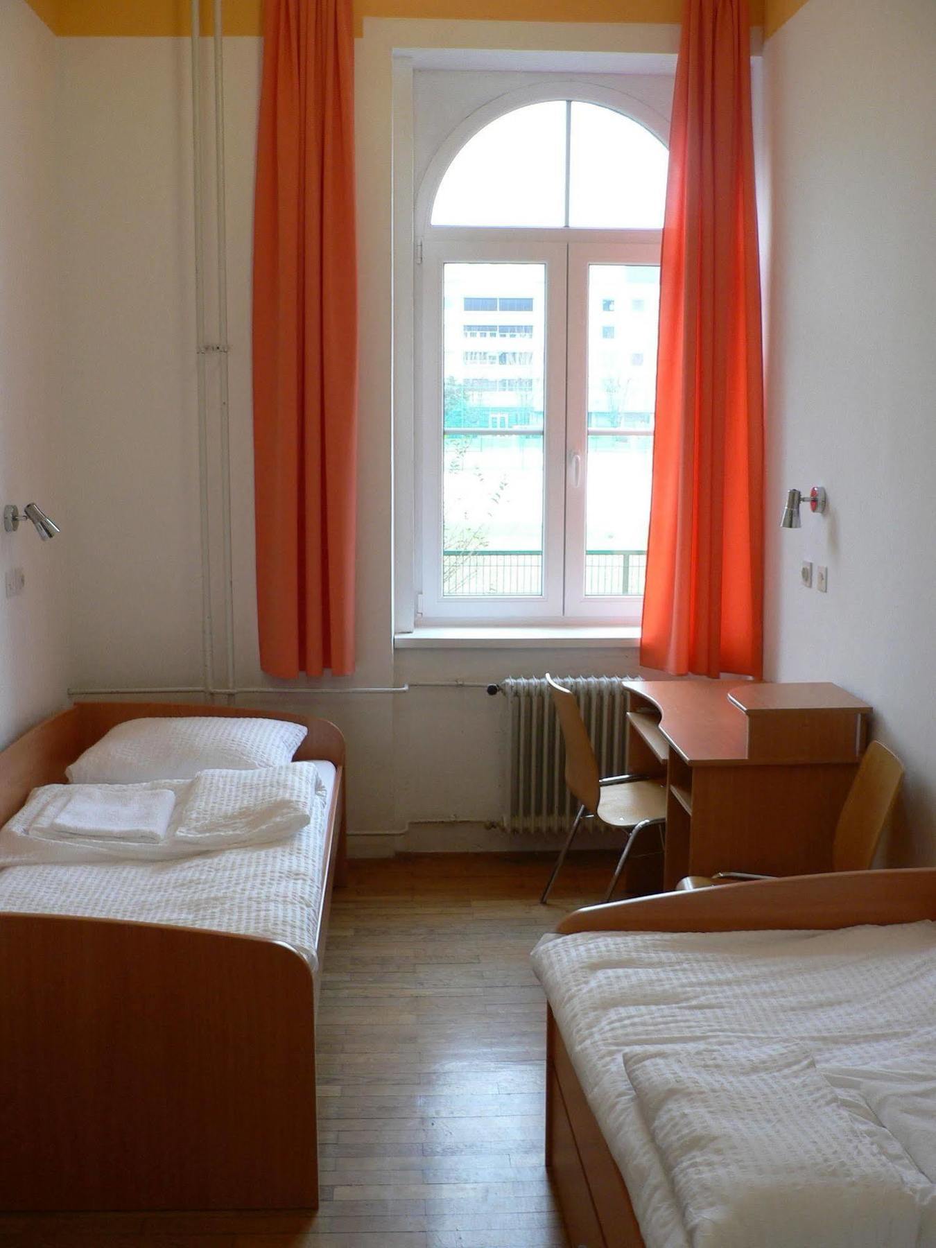 Hostel Dic Ljubljana Ngoại thất bức ảnh