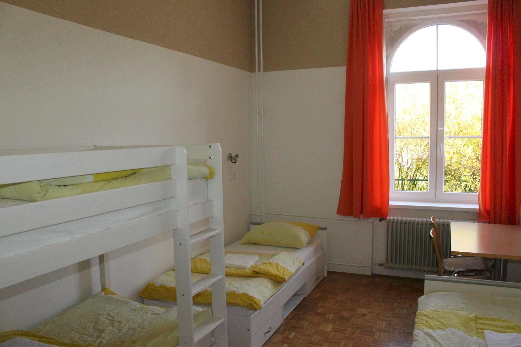 Hostel Dic Ljubljana Ngoại thất bức ảnh