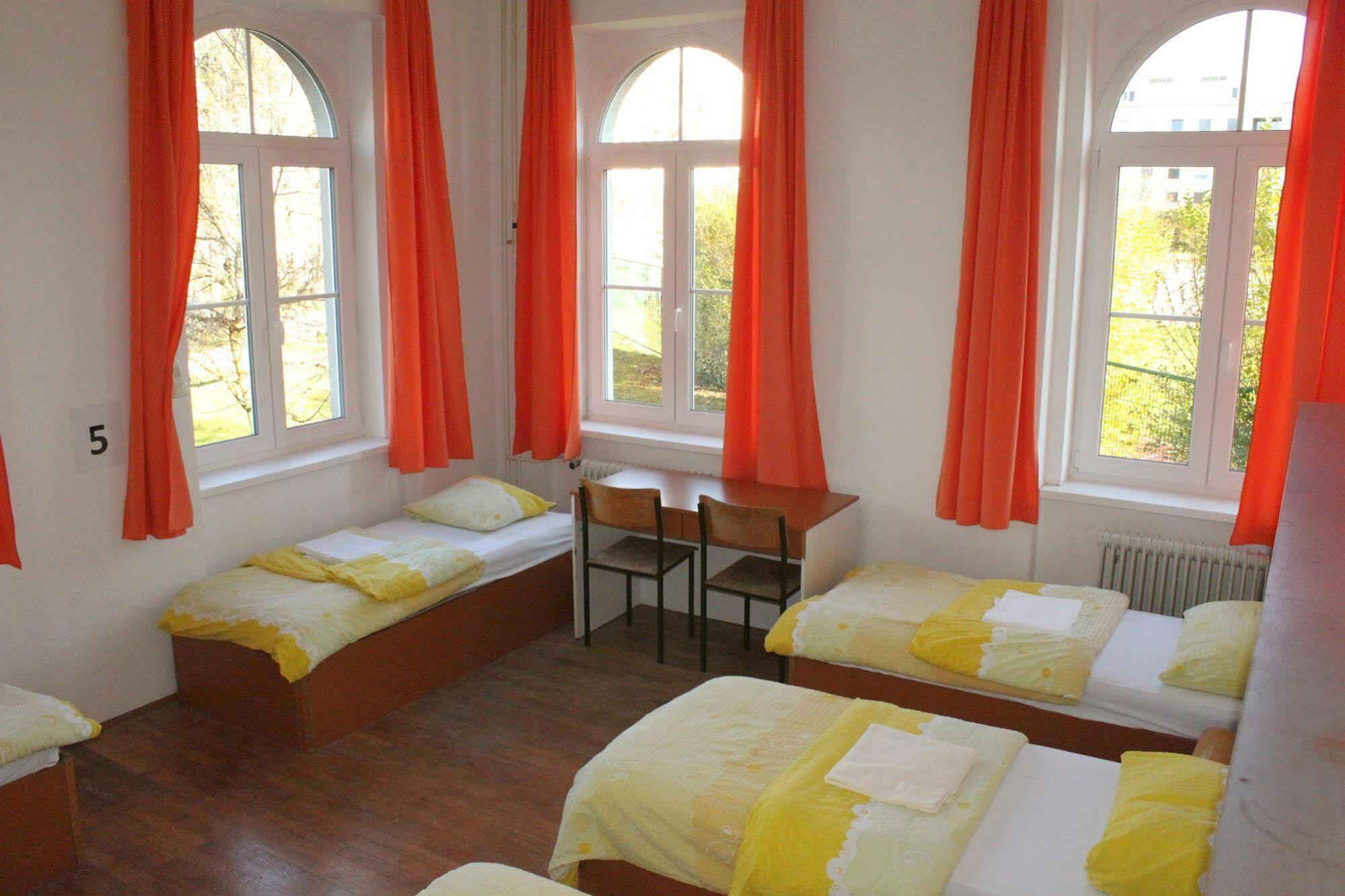 Hostel Dic Ljubljana Ngoại thất bức ảnh