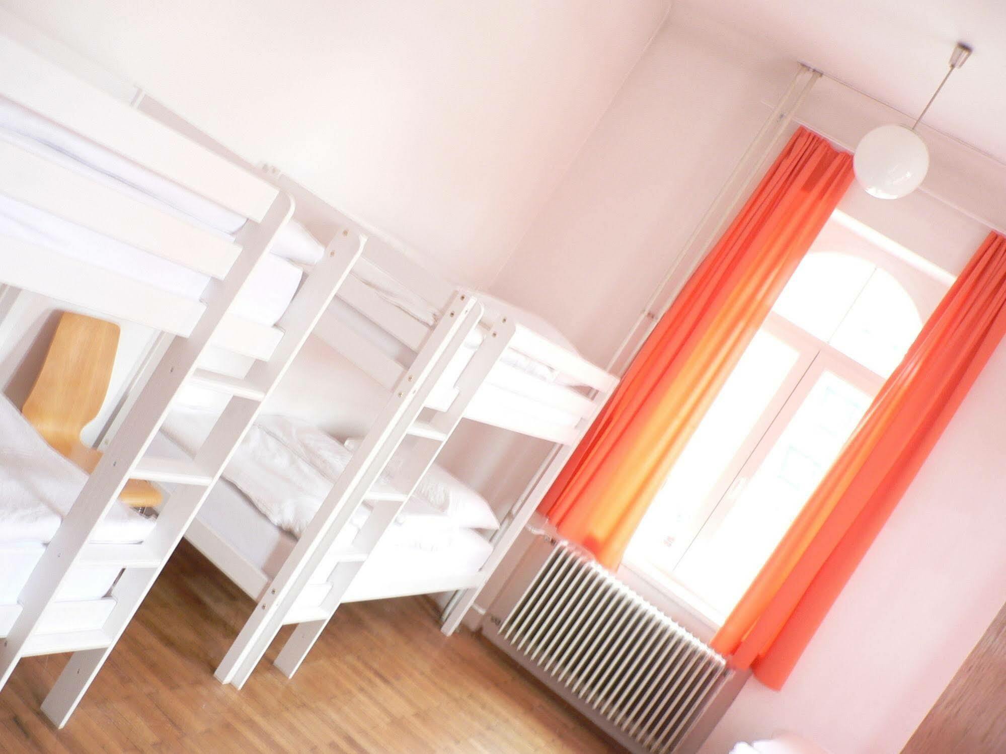 Hostel Dic Ljubljana Ngoại thất bức ảnh