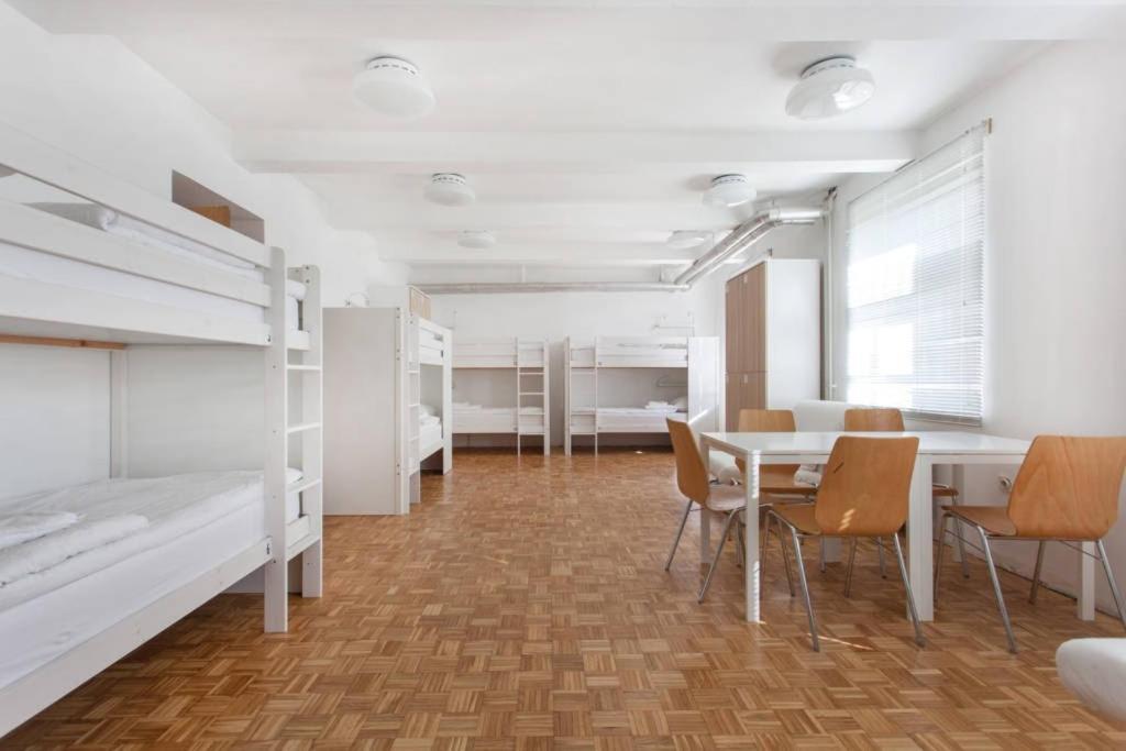 Hostel Dic Ljubljana Ngoại thất bức ảnh